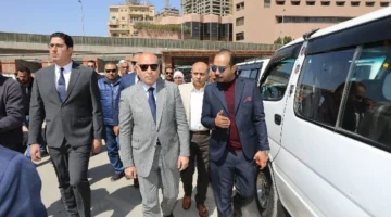 محافظ القاهرة يتفقد مواقف النقل العام عقب زيادة أسعار البنزين الأخيرة